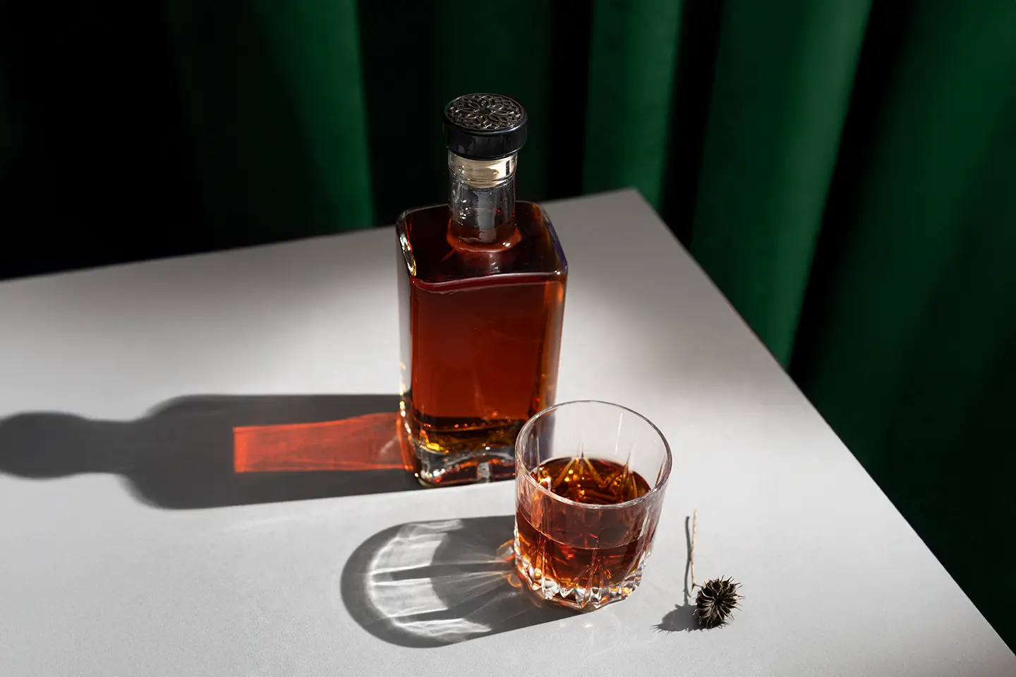 hi-Dry_akoholfreier-rum Alkoholfreier Rum auf einem Tisch