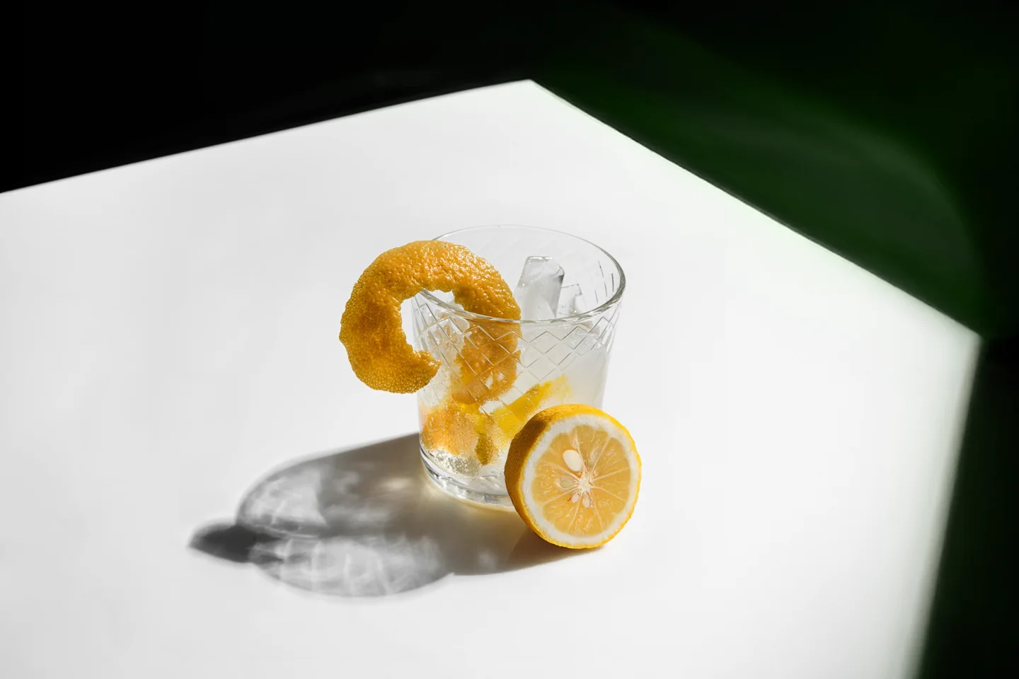 Yuzu sieht aus wie eine gelbe Mandarine
